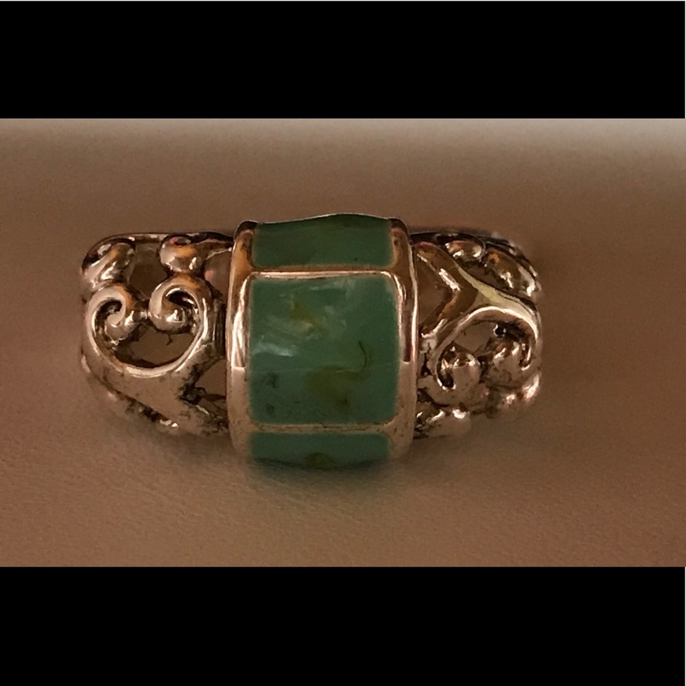 Ornate Ring With 3 Aventurine Stones